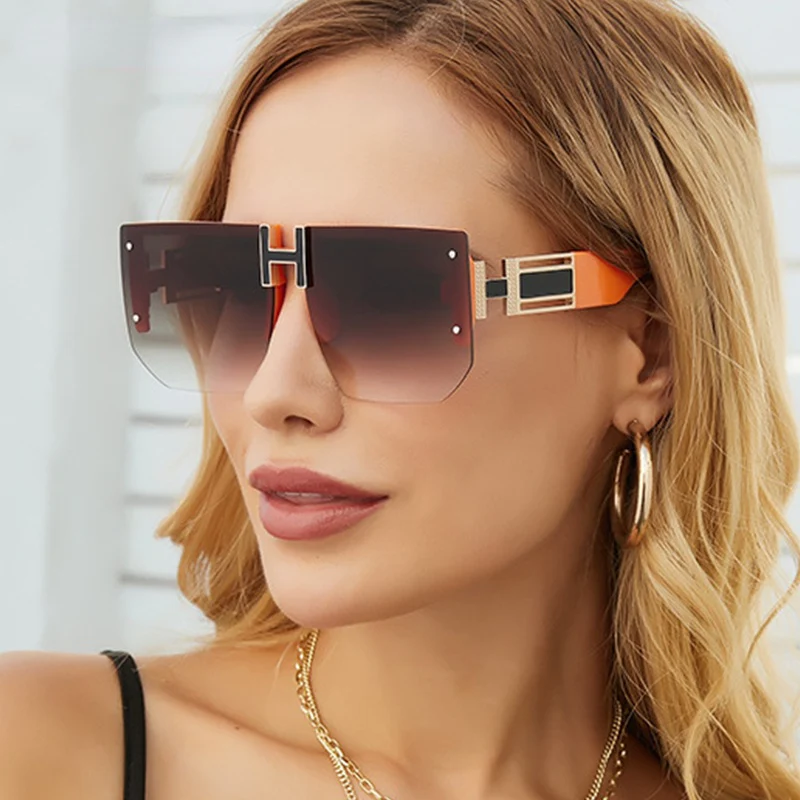 Chic Retro-Style Sunglasses